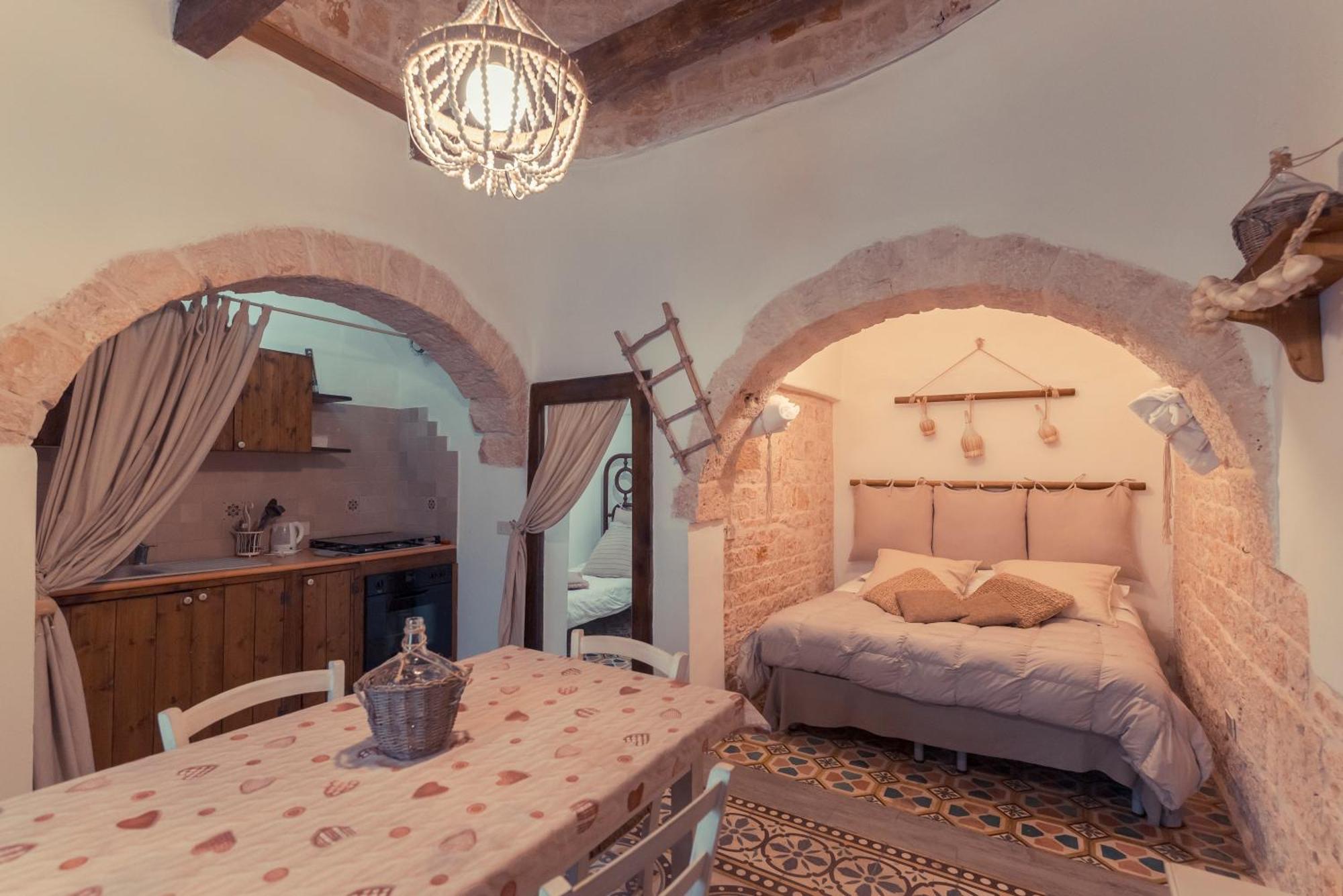 Widespread Trulli In The Historic Center - Trulli Antichi Mestieri Alberobello Exteriör bild